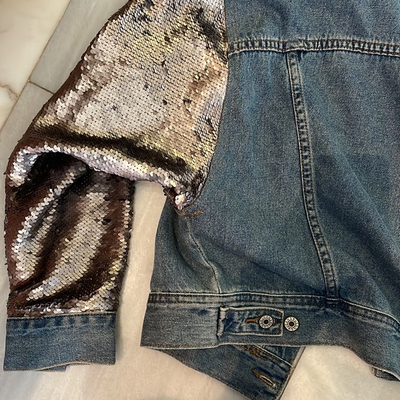 Sunset + Spring denim jacket with sequined sleeves - Picture 7 of 7
